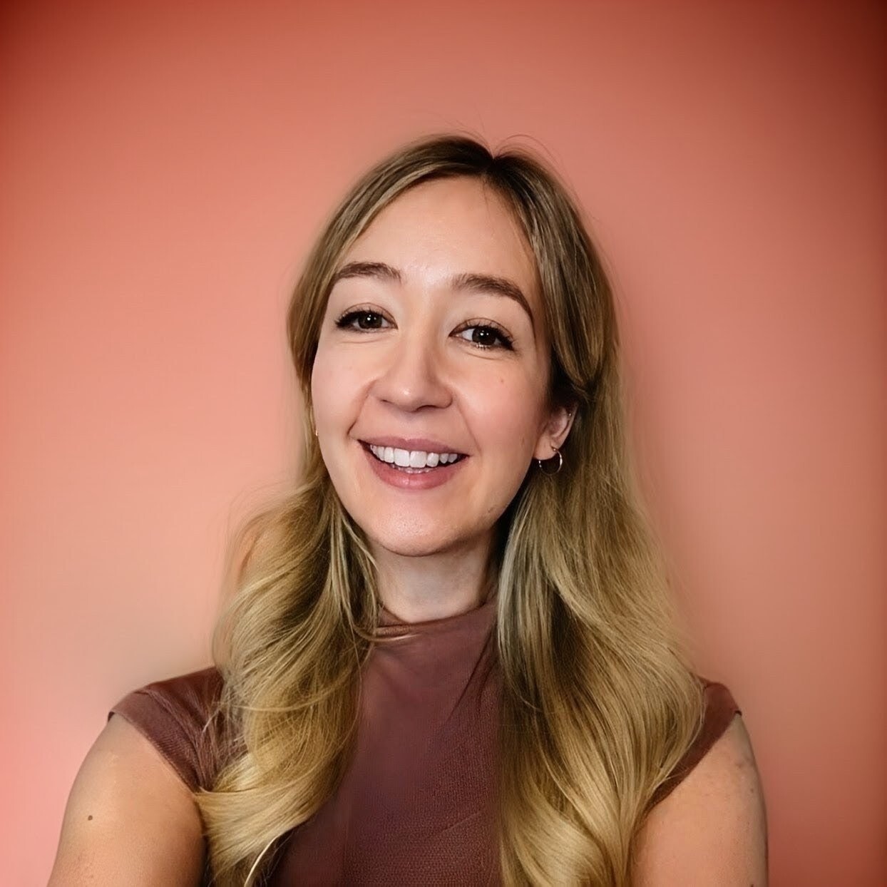 Illustration of Ruth working on a laptop at an outdoor table by the water.